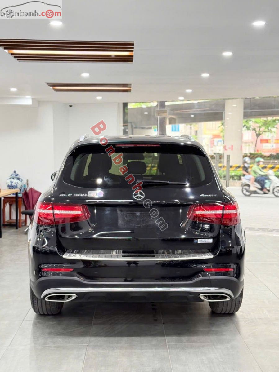 Xe Mercedes Benz GLC 300 4Matic 2018