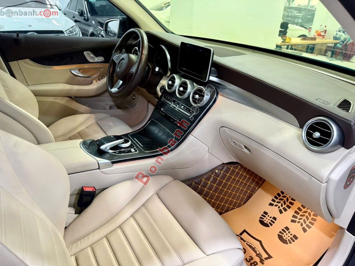 Xe Mercedes Benz GLC 300 4Matic 2018